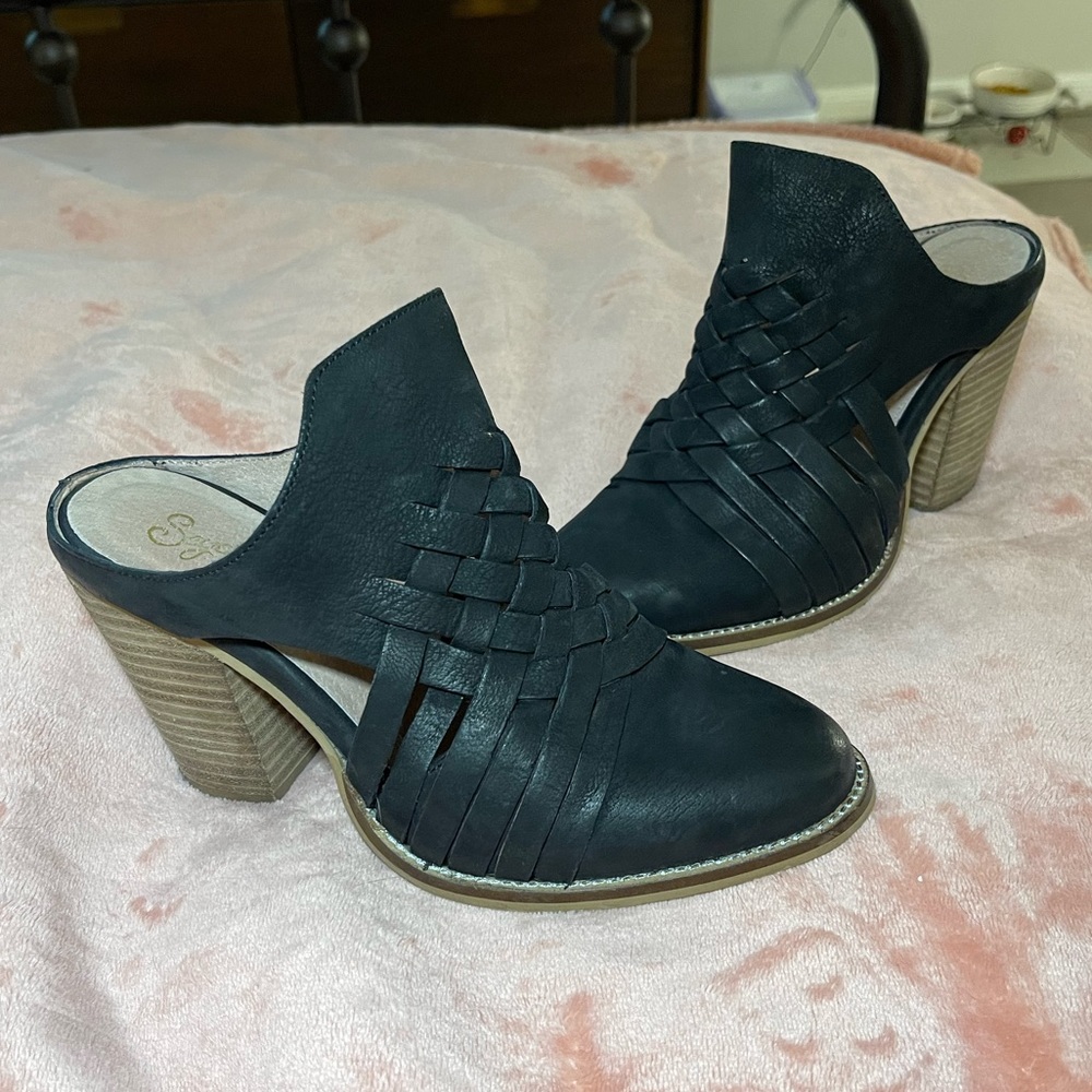 Seychelles heel booties size 7